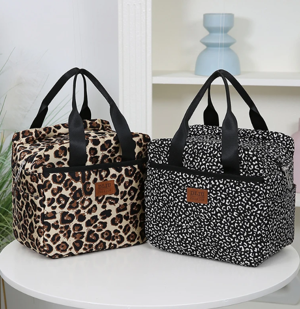 TXccessories's tweet photo. Upgrade your lunchtime routine! The Nylon Fabric Lunch Bag with Aluminum Foil Inner keeps your food fresh and stylish.

Do you pack your lunch or grab takeout? Peek inside: https://t.co/fXkO3W3J8u #lunchbag #mealprep https://t.co/2YLsj2OYcc