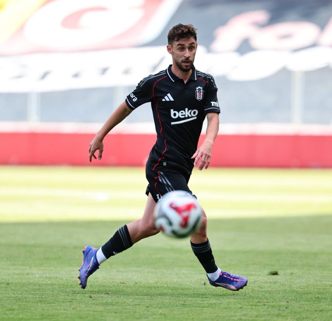 FikreetGul's tweet photo. ÔZEL | Çaykur Rizespor, Beşiktaş forması giyen orta saha Kartal Kayra Yılmaz ile ilgileniyor. https://t.co/Qu6LSsdem0