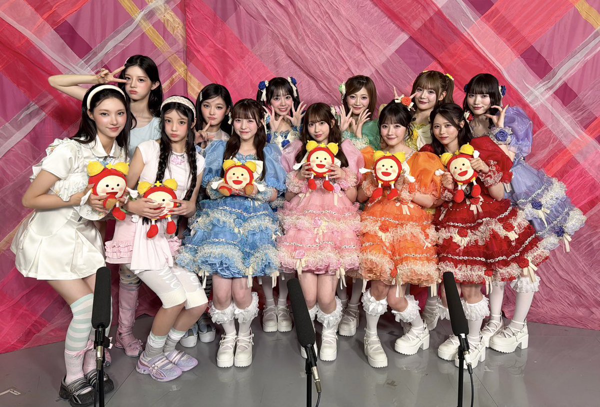 cx_mezamashi's tweet photo. あす2日（木）の #めざましテレビ エンタメPick Up☝️

2026 #FNS歌謡祭夏 でコラボした #ILLIT と #CUTIESTREET のみなさんにインタビュー🎤
共演した感想やそれぞれの夏休みの思い出を聞いたよ🌴
カワイイが大渋滞だね💎💫
★内容変更の際はご了承下さい https://t.co/lcwxzhYnS6