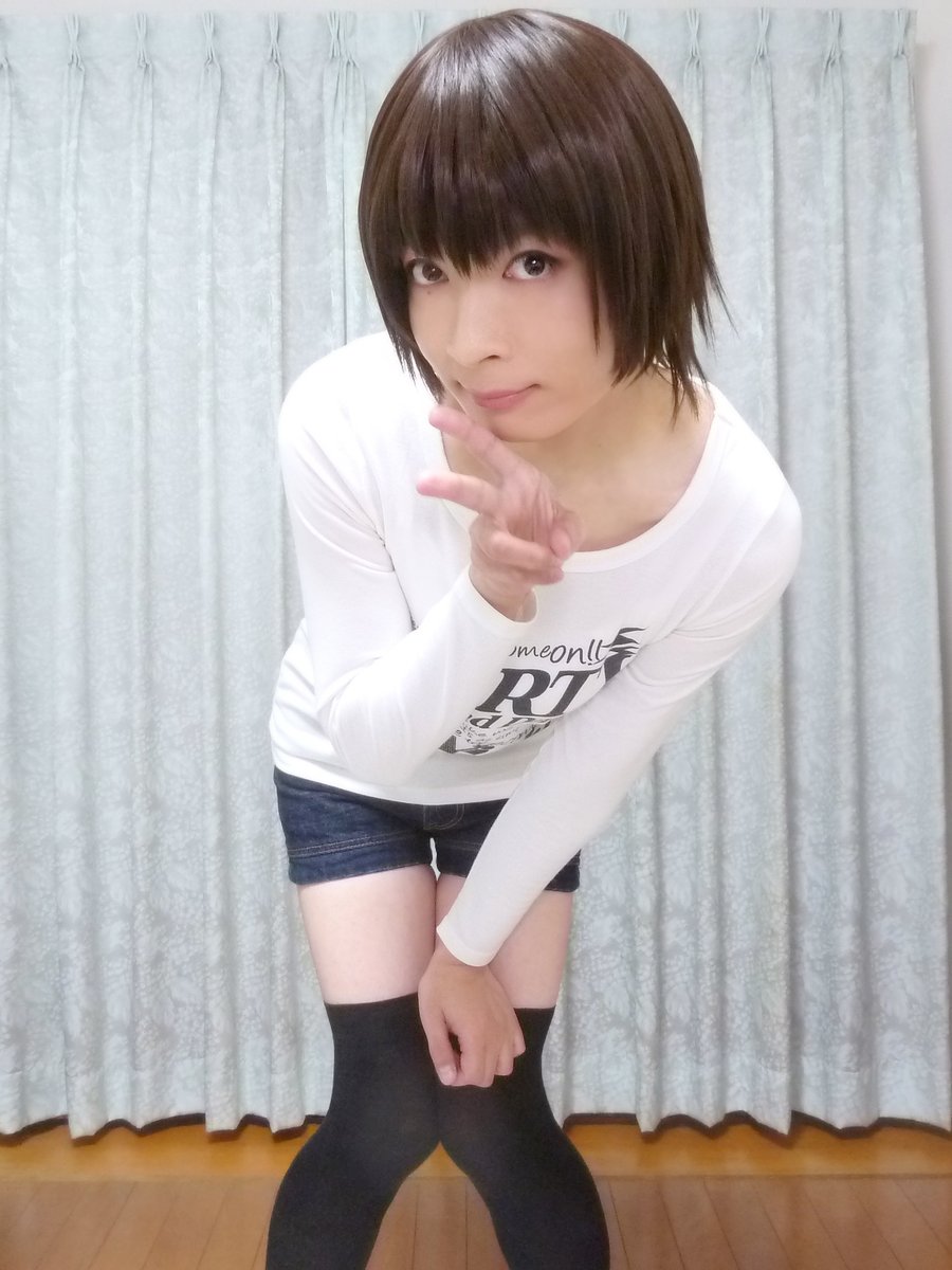 niku9asuka's tweet photo. ショーパンで生存報告(´ω｀*)

ショートパンツとニーソが作る絶対領域は、スカートの絶対領域とはまた違った良さがありますよね✨
その良さの違いを、論理的に説明したいところだけど…
文字数の都合で省略っ！ https://t.co/QdMsxNMX1H