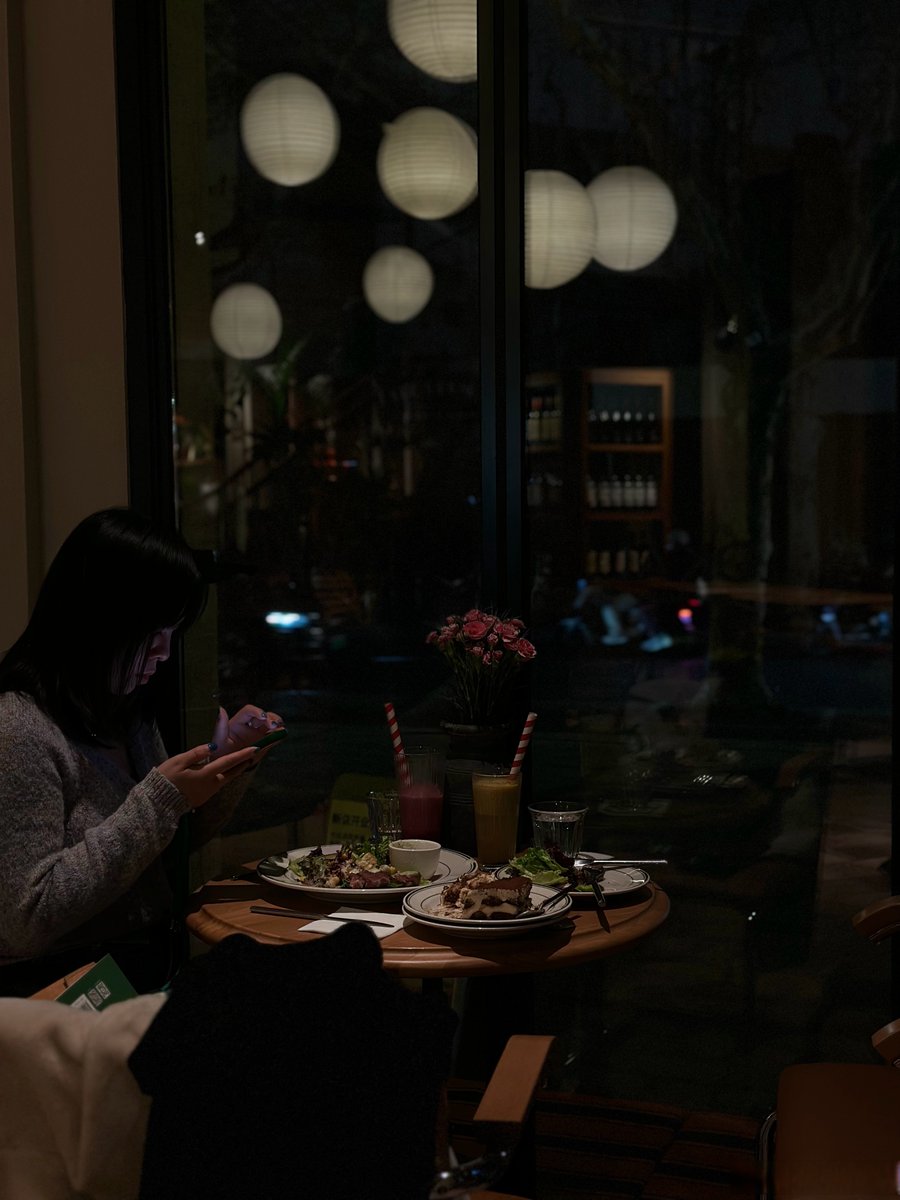 Giusepp56859330's tweet photo. Catching up with my oldest bestie over warm coffee and so many laughs—some things never change, and that’s the best part of life. ， https://t.co/78EUnac9PS