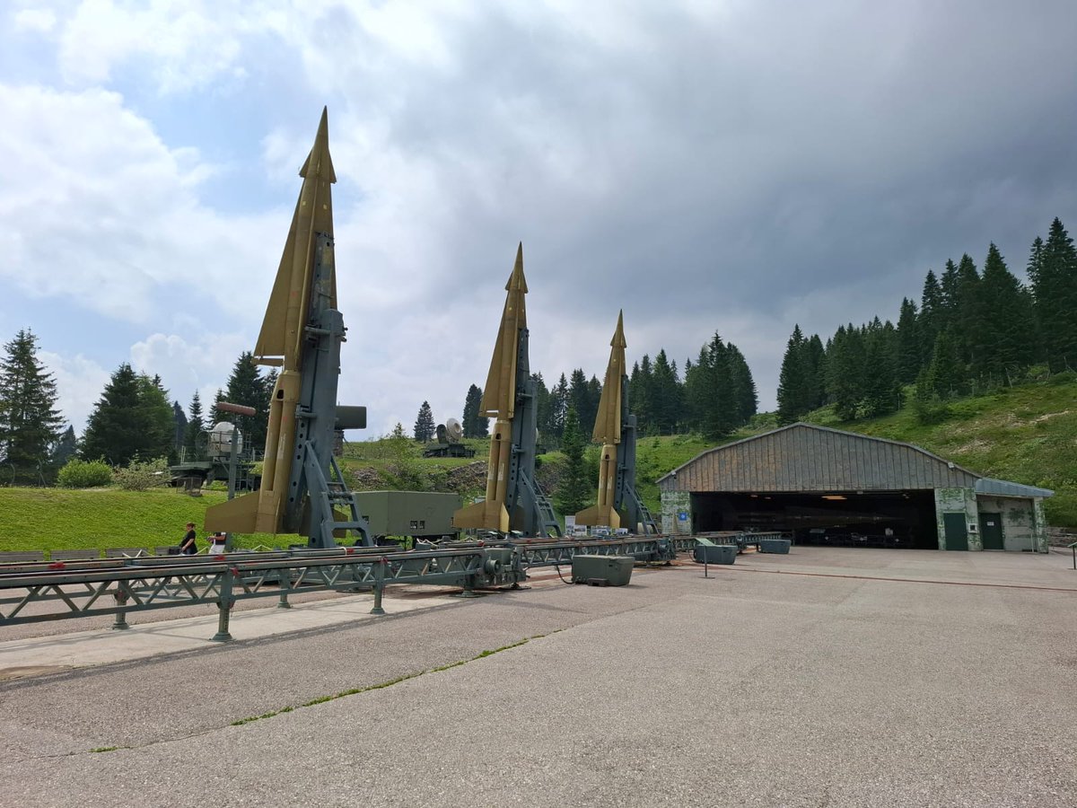 Labirinto_Shop's tweet photo. Base Tuono per gli appassionati di storia e' di certo un luogo da non perdere. Un ottimo lavoro di restauro, personale gentilissimo e tanta attenzione alla storia. Se andate a Folgaria non perdetevi questa museo #modellimo #guerrafredda #basetuono #missili #basemilitare #museo https://t.co/ME0IGAQtDi