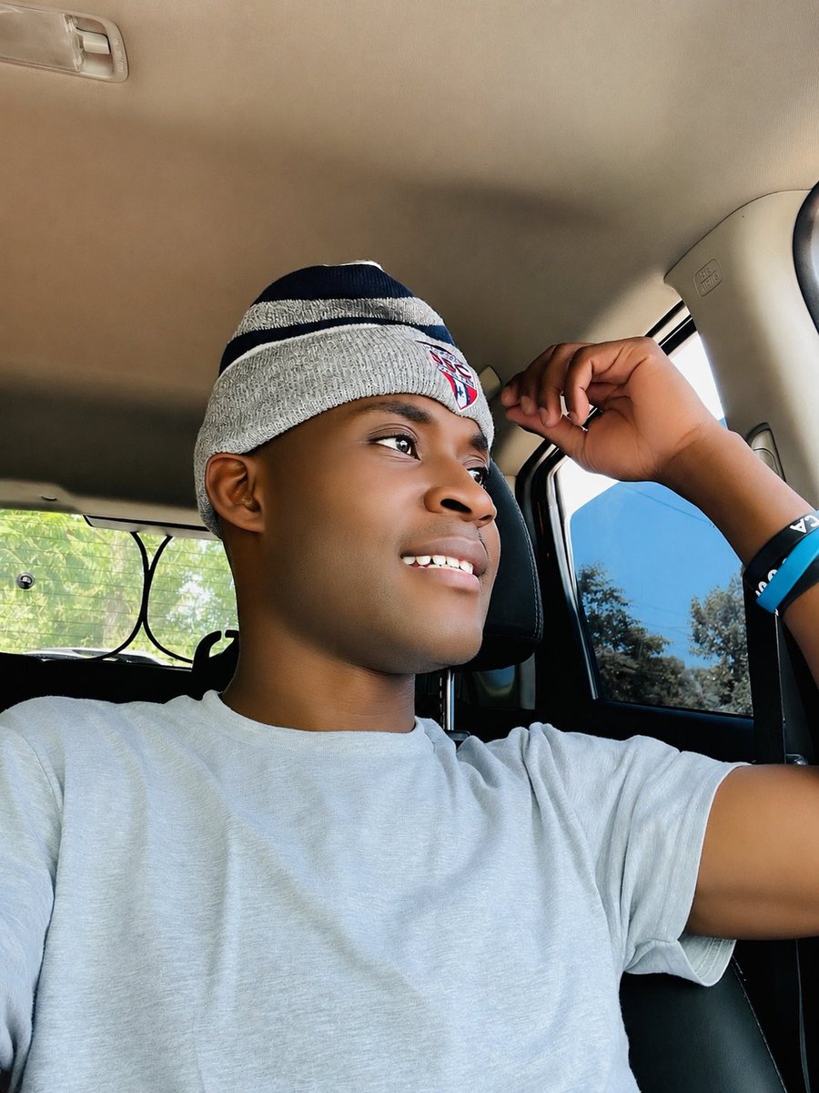 Royostarrr's tweet photo. #SelfLove #Confidence #Smile #PositiveVibes #Blessed #BlackExcellence #GoodVibes #Lifestyle #MensStyle #Inspiration #CarSelfie #Haiti #Haitian #Ayiti #IGDaily #PhotoOfTheDay #Motivation #StayFocused #Grind #Royostar Souri a gratis, men lapè lespri pa gen pri. 😊🤍” https://t.co/TwaVXUYIOT