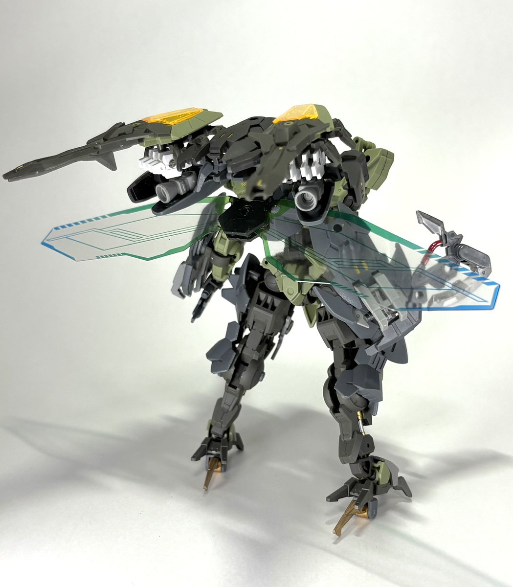 GOLIIIII2's tweet photo. #30MMCM2026
#30MMBF 

高機動飛翔格闘型ノヴァルヴ
【リベリュール】

森林地帯Gに潜み、上空を通過する敵飛行部隊目掛けて一気に飛翔、まるで昆虫の如き変則的な機動で敵へと襲い掛かる

高速飛行よりも瞬間的な加速や機動に主眼を置いた、正に"飛行型EXM"狩りに特化した機体である
(1/4) https://t.co/D5wUh7YYEa