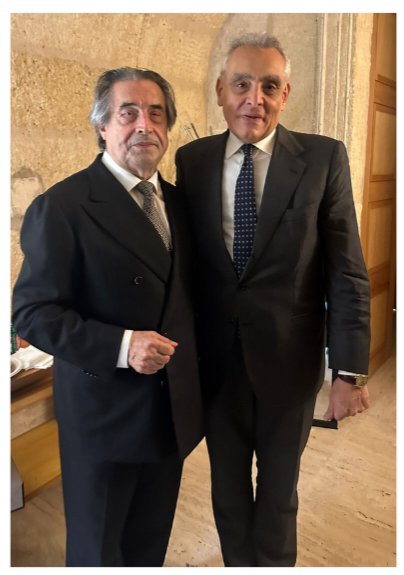 ItalyinSpain's tweet photo. 🎼 En el extraordinario escenario del Palacio de Carlos V, el maestro Riccardo #Muti dirigió la Orquesta Juvenil «Luigi Cherubini», conquistando al público de la 75.ª edición del @FestivalGranada y celebrando el diálogo entre 🇮🇹 y 🇪🇸 a través de la música. https://t.co/vSxrUtJDSM