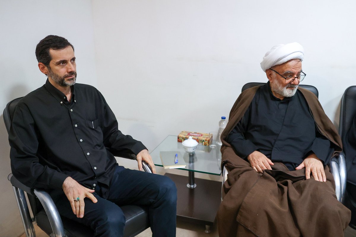 khademi_m33806's tweet photo. دیدار با آیت الله اعرافی
دکتر مسعود پزشکیان رئیس جمهور در جریان سفر خود به شهر مقدس قم با آیت‌الله علیرضا اعرافی مدیر حوزه‌های علمیه کشور دیدار و گفت‌وگو کرد. https://t.co/m6dSTwMGZ2