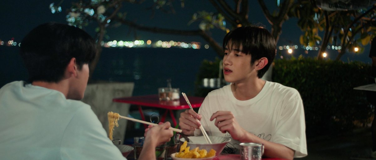 GMMTV's tweet photo. พร้อมแสดงละครเวทีมาก เรื่องนี้ต้องให้พี่โก๋เค้า 🤣
#WhenOrangesFallEP8

@almondsleepp @___progresss___ https://t.co/cSws0Uhbax