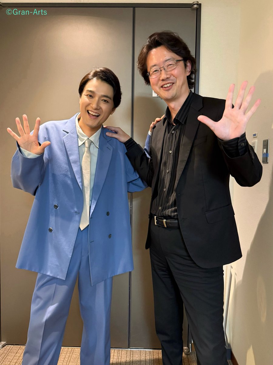 Gran_Arts's tweet photo. 【#井上芳雄 #小林唯 #中野太一 #大貫祐一郎】
TSURUMIこどもホスピス 開設10周年記念事業チャリティコンサート2026
井上芳雄 STAGE of HARMONY ~あなたと生きる しあわせのひみつ ~

本日、無事に開催出来ました‼️
井上の想いに賛同してくださった、本当に素晴らしいキャスト・ミュージシャンの皆さまと共に、上質な音楽と心温まる交流の時間を過ごせました💕
ご来場・配信をご覧くださった多くの皆さま、ありがとうございました✨

そして、このコンサート開催に際して関わっていただいた沢山の皆さまのご尽力に感謝すると共に、今回のコンサートをきっかけにこどもホスピスという存在や、温かい想いを持つ沢山の方々のことを知っていただけましたら幸いです。

お写真は、
信頼の大貫バンドと素晴らしすぎるキャストの皆さま📸
坊っちゃんからのチームワーク抜群の井上・小林・中野の3人組✊
いつもの最強コンビ👬

今後ともどうぞよろしくお願いいたします！

#クミコ さん
#平原綾香 さん
#上白石萌音 さん
#三浦宏規 さん
#寺尾陽介 さん(ベース)
#足立浩 さん(ドラム)
#長崎祥子 さん(キーボード)