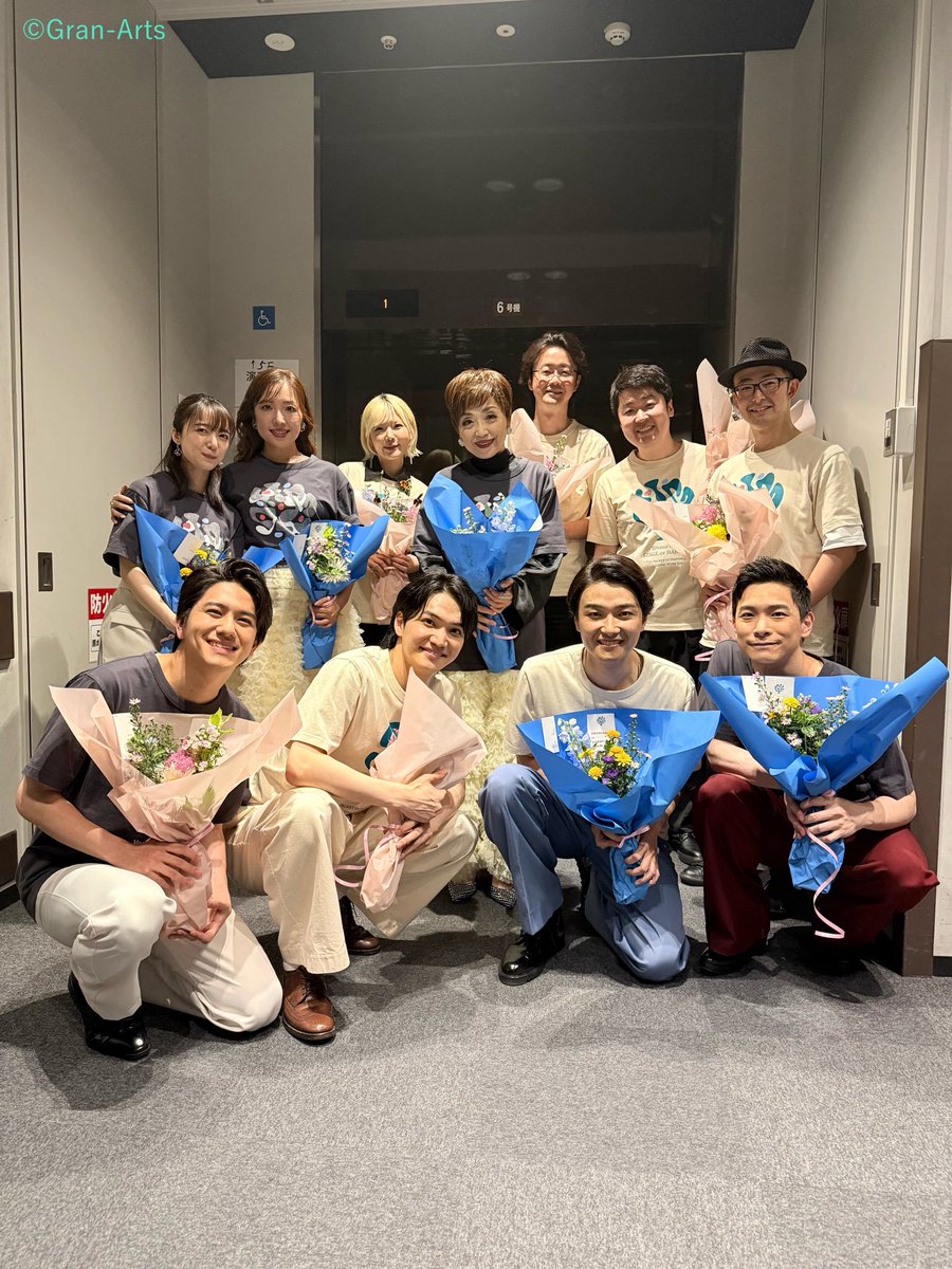 Gran_Arts's tweet photo. 【#井上芳雄 #小林唯 #中野太一 #大貫祐一郎】
TSURUMIこどもホスピス 開設10周年記念事業チャリティコンサート2026
井上芳雄 STAGE of HARMONY ~あなたと生きる しあわせのひみつ ~

本日、無事に開催出来ました‼️
井上の想いに賛同してくださった、本当に素晴らしいキャスト・ミュージシャンの皆さまと共に、上質な音楽と心温まる交流の時間を過ごせました💕
ご来場・配信をご覧くださった多くの皆さま、ありがとうございました✨

そして、このコンサート開催に際して関わっていただいた沢山の皆さまのご尽力に感謝すると共に、今回のコンサートをきっかけにこどもホスピスという存在や、温かい想いを持つ沢山の方々のことを知っていただけましたら幸いです。

お写真は、
信頼の大貫バンドと素晴らしすぎるキャストの皆さま📸
坊っちゃんからのチームワーク抜群の井上・小林・中野の3人組✊
いつもの最強コンビ👬

今後ともどうぞよろしくお願いいたします！

#クミコ さん
#平原綾香 さん
#上白石萌音 さん
#三浦宏規 さん
#寺尾陽介 さん(ベース)
#足立浩 さん(ドラム)
#長崎祥子 さん(キーボード)