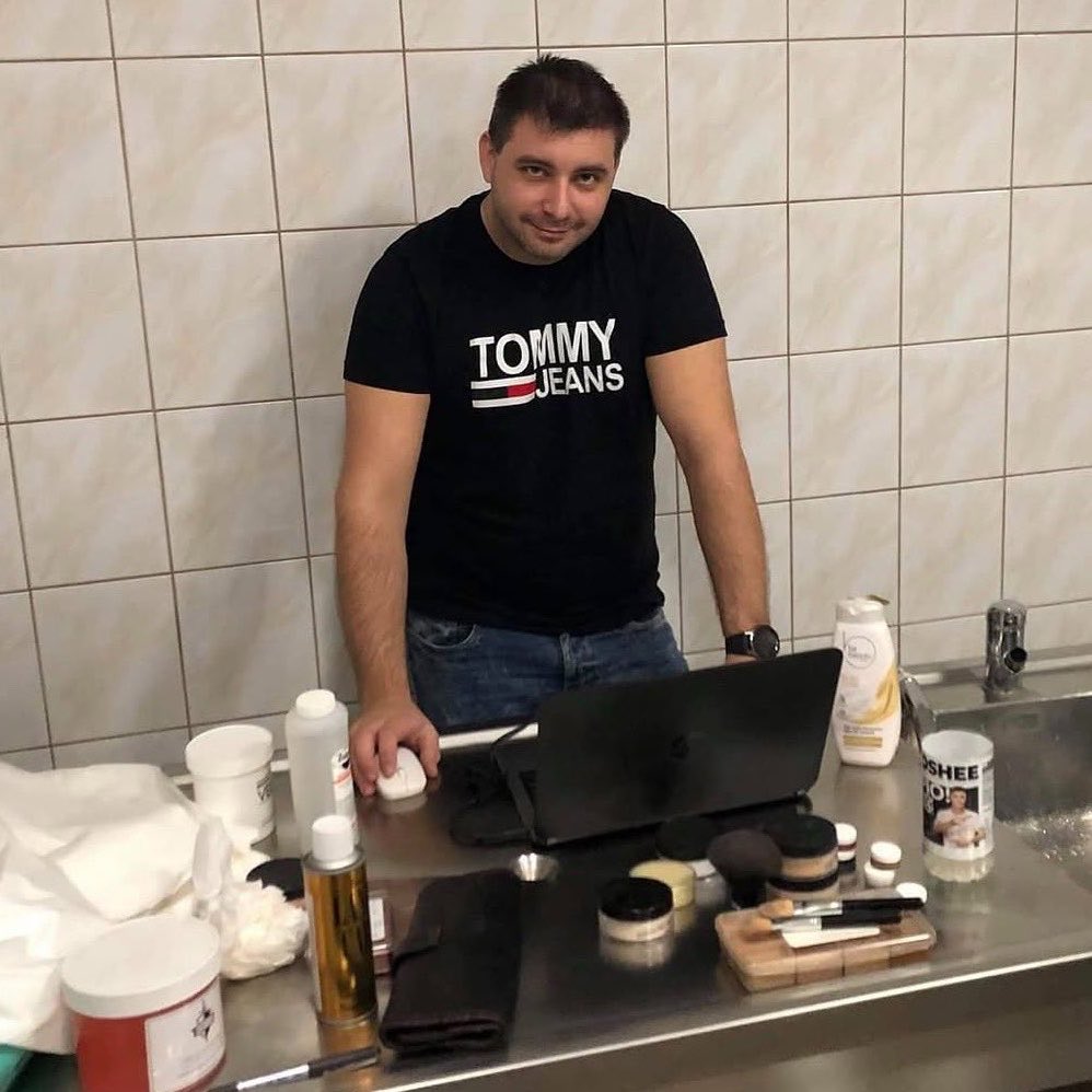 chrzanikx's tweet photo. Okazuje się, że afera w Szpitalu Południowym jest tak gruba, że największym śmieciem w szpitalu nie był Kacprzyk, tylko Habowski. 

Przypominam, że Habowski, szef prosektorium, który handlował zwłokami dalej tam pracuje a Trzaskowski zarządzający szpitalem dalej nie zrezygnował. https://t.co/0agfQTiShO