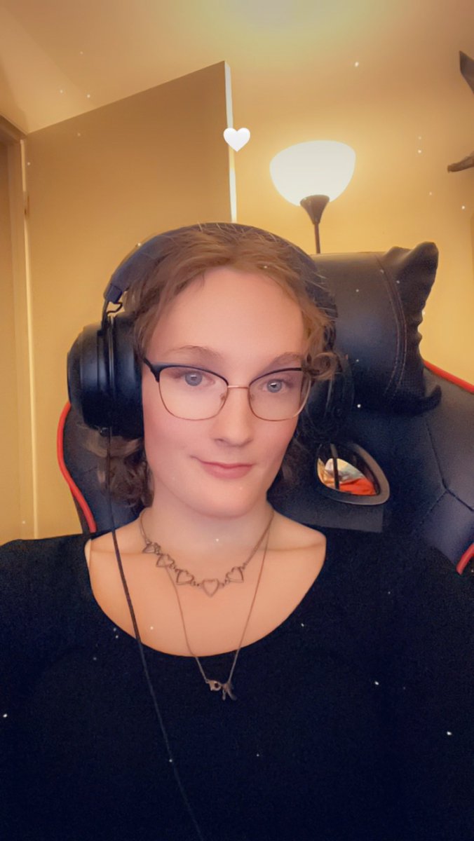 ItsCosmicLexi's tweet photo. I transitioned at 23, I’m now 28 (4.5 years)
I am gorgeous 
I am loved 
I am a woman https://t.co/pu5GP4CMai