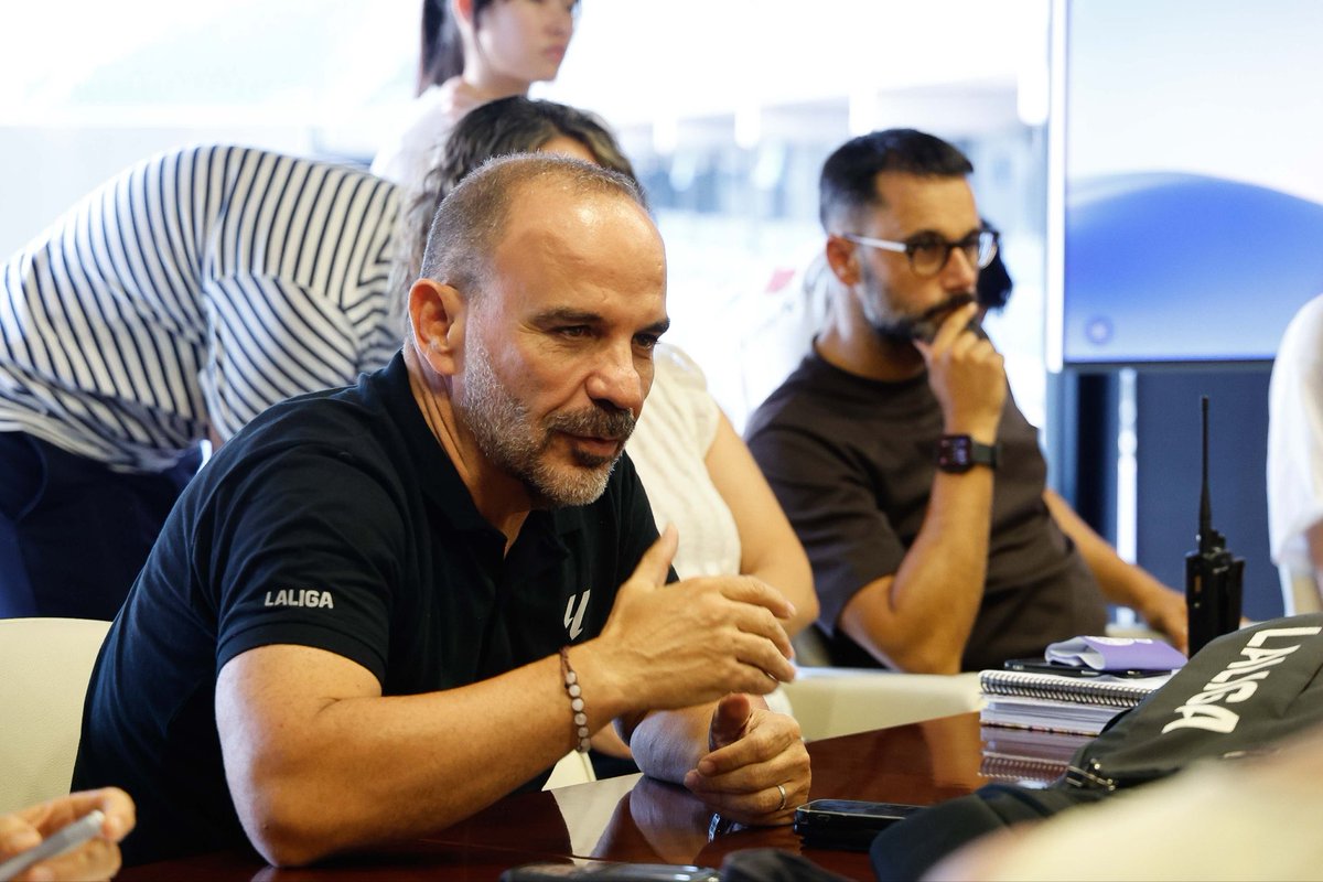 LaLigaCorp's tweet photo. 🛡️ LALIGA is taking part, alongside @RCDEspanyol_EN, in an emergency drill, in collaboration with the @mossos, @CruzRojaEsp, match staff and other stakeholders, to test response and coordination procedures in the event of a sexual assault.

🤝 This exercise forms part of LALIGA’s Protocol and Guidelines, aimed at further strengthening the safety and protection of people in stadiums.