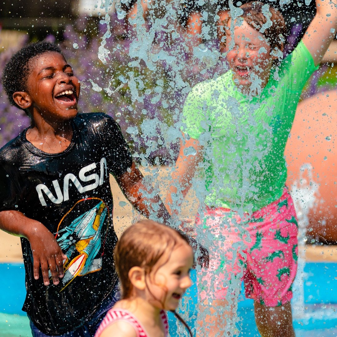 Summerfest's tweet photo. Warm summer days = live music!🎶 Stay cool July 2 &amp; July 3 - bring one sealed plastic water bottle (20 oz or less) into the park (excluding @amfamamp).

Plus, enjoy misting stations, water fountains &amp; 2 MCTS cooling buses inside the park at the North and South ends. 💧 https://t.co/QWyLXeNBXR