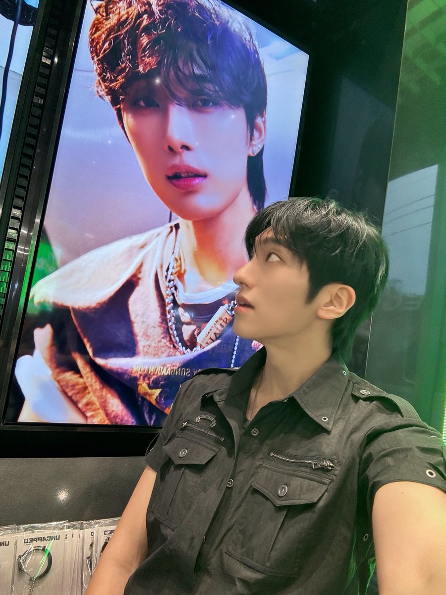 OmegaX_members's tweet photo. [#OX]

올리브영 사랑해!!!!포애기도 사랑해!!!!❤️😚

#OMEGA_X #오메가엑스
#세빈 #SEBIN https://t.co/RD6ZFCSnRT
