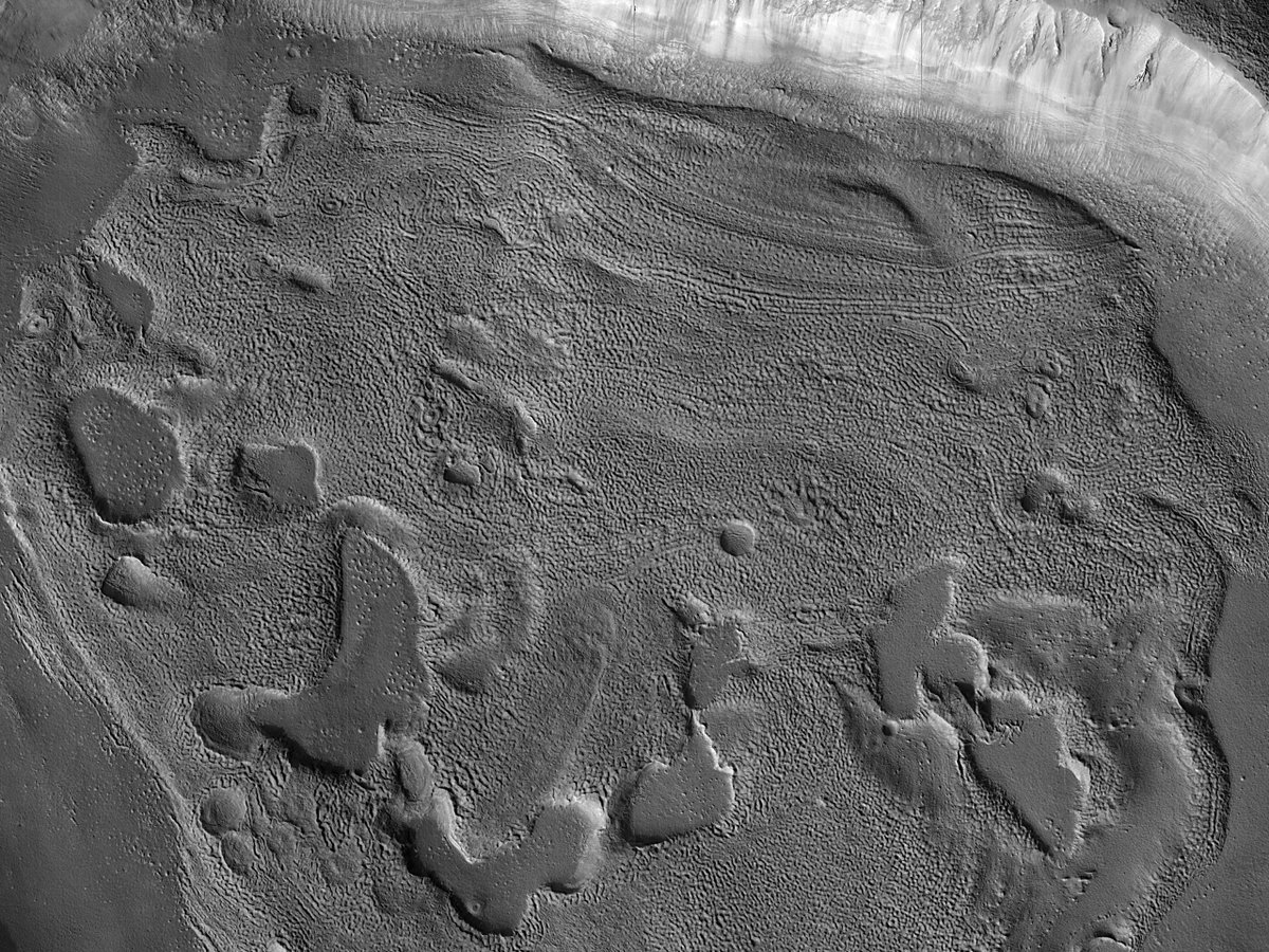 HiRISE's tweet photo. HiPOD: Eroding Ice-Rich Deposits in Two Craters in Arabia Terra

This image shows two craters with interesting texture patterns on their floors. These textures are indicative of the presence of ice-rich materials.

https://t.co/qnoVPHANTE
NASA/JPL-Caltech/University of Arizona https://t.co/R9PbRlVAC5