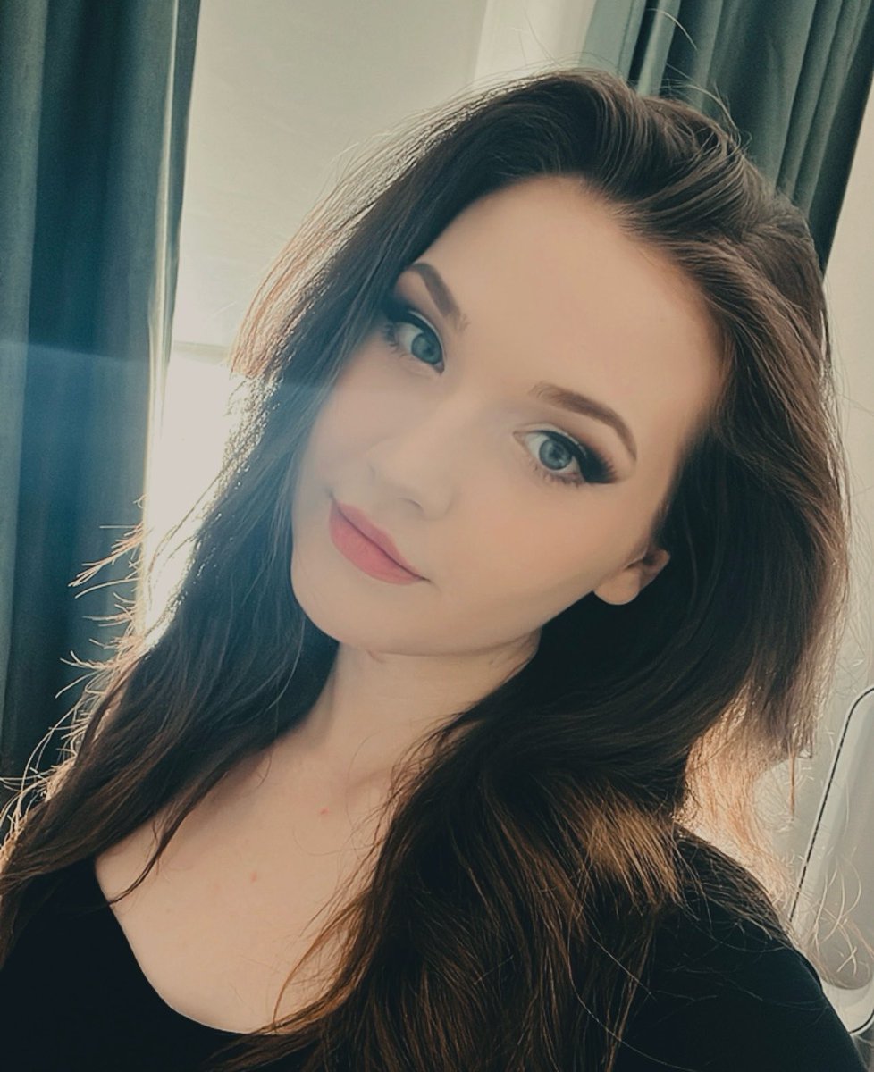 caitlinjscott's tweet photo. Liveeee 💜💜https://t.co/6fNoXhGYZ8 https://t.co/UWzykvBHA4