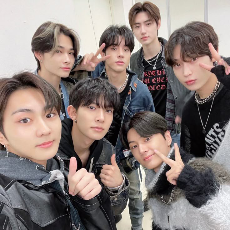 withhee_ot7's tweet photo. TAG POSTU
galerinizdeki son ot7 enha fotosuyla tag atın buraya hadi en az 50 tag

#ENGENEs_Man_HEESEUNG
#HEESEUNG_Deserves_Better https://t.co/RXRDALHfPs