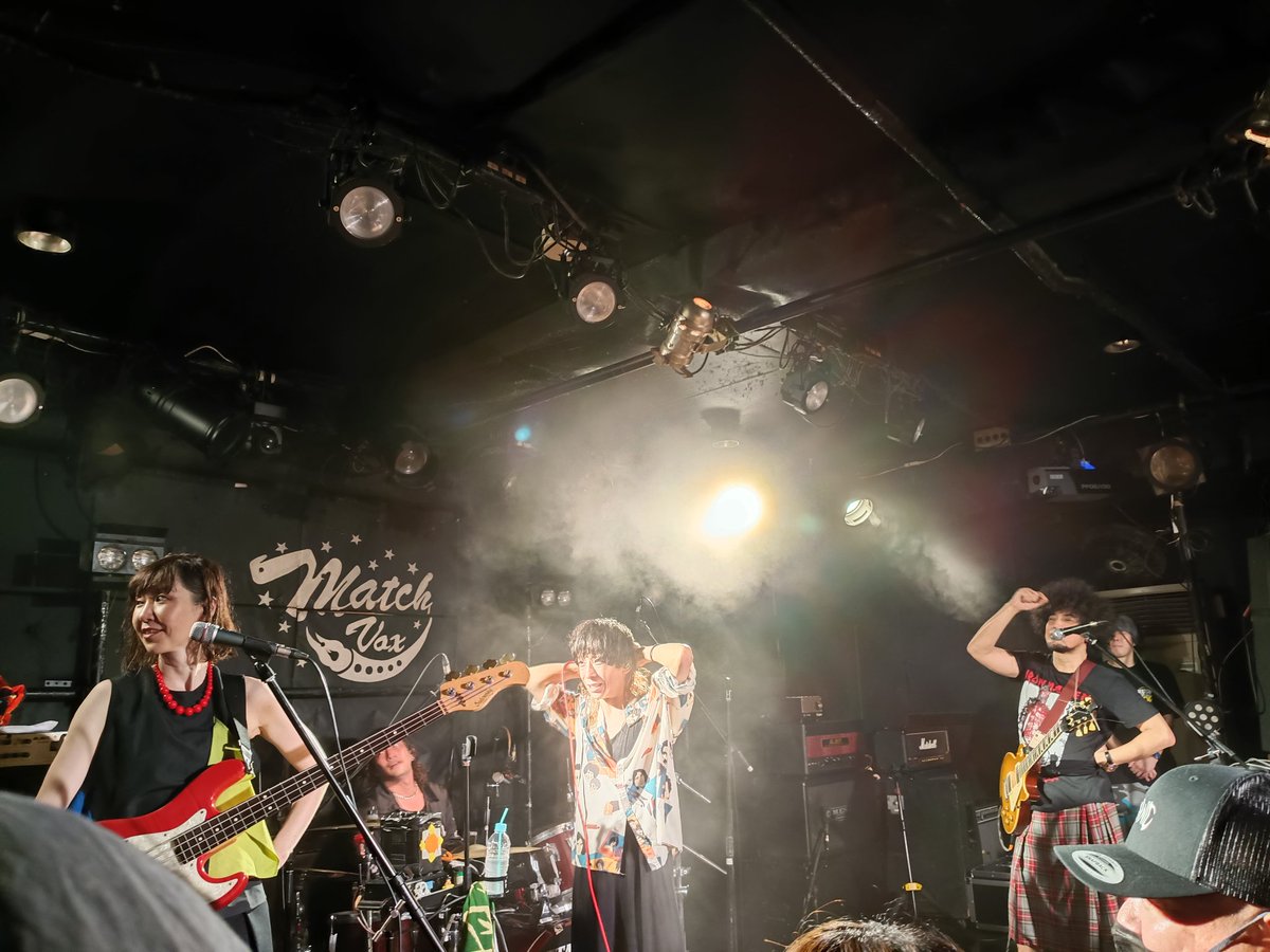 Infinitymusic19's tweet photo. バックドロップシンデレラ20周年ツアーの初日、先日のツアー・ファイナル、そしてエクストラで7/1 matchvox!!
蒸し風呂状態で酸欠だったけど、ずっと笑顔だった。
日が暮れてしまう、聴けて最高。

#バックドロップシンデレラ
#matchvox https://t.co/xVW5uL4DCB