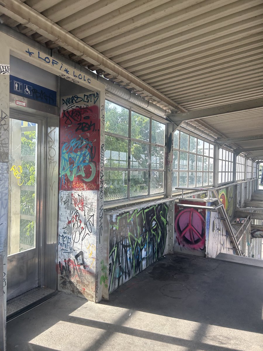 Acid01350996's tweet photo. Berlino la tua bellezza mi fa soffrire…

#berlin #italy https://t.co/pv5sAFdH1O
