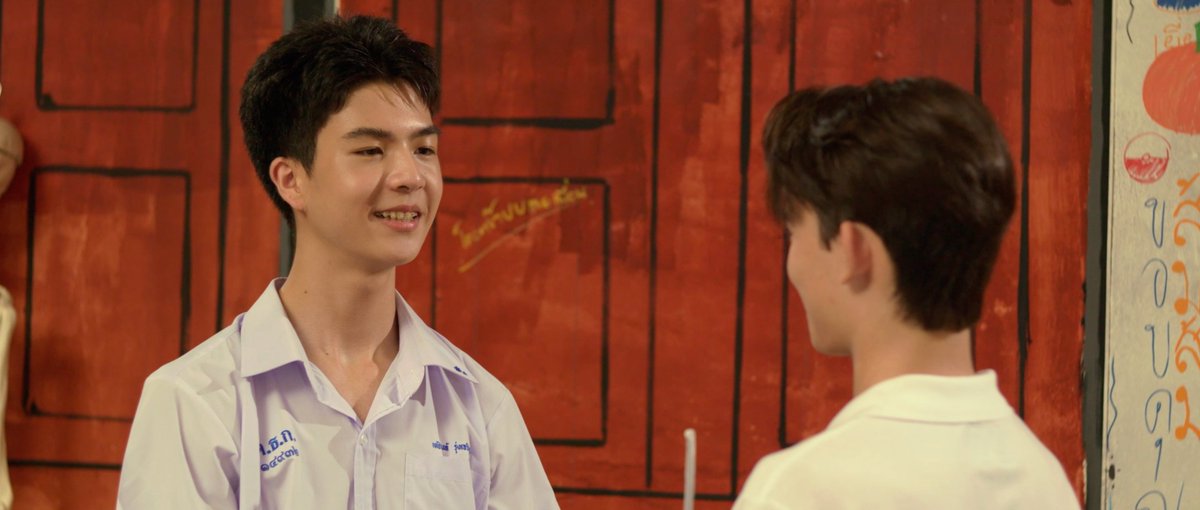 GMMTV's tweet photo. ออกัสแต่งตัวแบบนี้ก็น่ารักดีนะ 🥰
#WhenOrangesFallEP8

@justinmmoir @keatonnst https://t.co/Ri6FZyqYHV