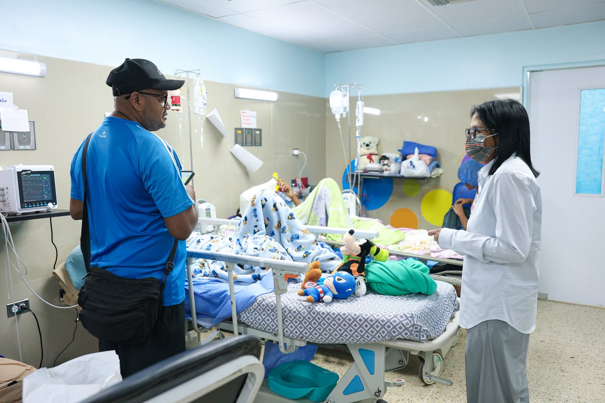 ProgramaPazVEN's tweet photo. Presidenta encargada, Delcy Rodríguez supervisa Centros de Salud que atienden a los afectados por sismos https://t.co/JumRE207KM