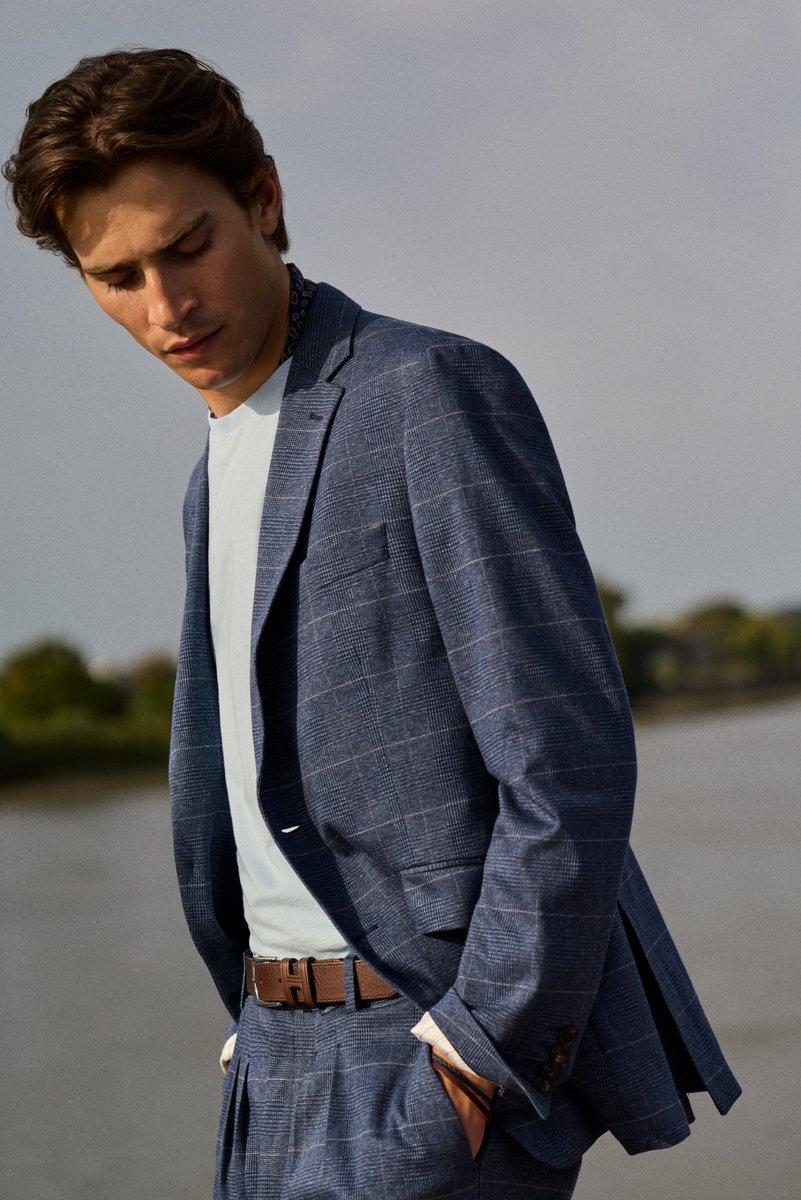 HackettLondon's tweet photo. Discover our selection of blazers and light knits in relaxed, breezy blues made for effortless weekend style.

Discover more: https://t.co/dgXHtFv4tg

#HackettLondon #HowToHackett https://t.co/0XAQZ4fnQC