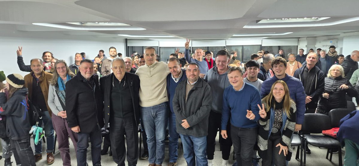eduardofvaldes's tweet photo. FRANCISCO Y LA GEOPOLÍTICA DE LA PAZ

Participé de la Cátedra libre de filosofía y doctrina peronista de la Universidad de la Plata @unlp. Junto a Diego Molinas y Guillermo Escudero @GEscuderoLP conversamos sobre el legado del Papa Francisco, su lucha por la paz y sus objetivos, que todas las personas tengan acceso a una vida digna con TIERRA, TECHO Y TRABAJO.

Gracias Esteban Concia @EstebanConcia, Pablo Bruera @PabloBruera, Gabriel Bruera @GabrielBruera, Gastón Harispe @gastonharispe, Alfredo Atanassof @AAtanasof, Carlos Daballoni, Victor Hortel @negrazohortel, Lalo Marchesi, Pablo Poggio @PabloPoggio3 y a todas las compañeras y compañeros presentes.