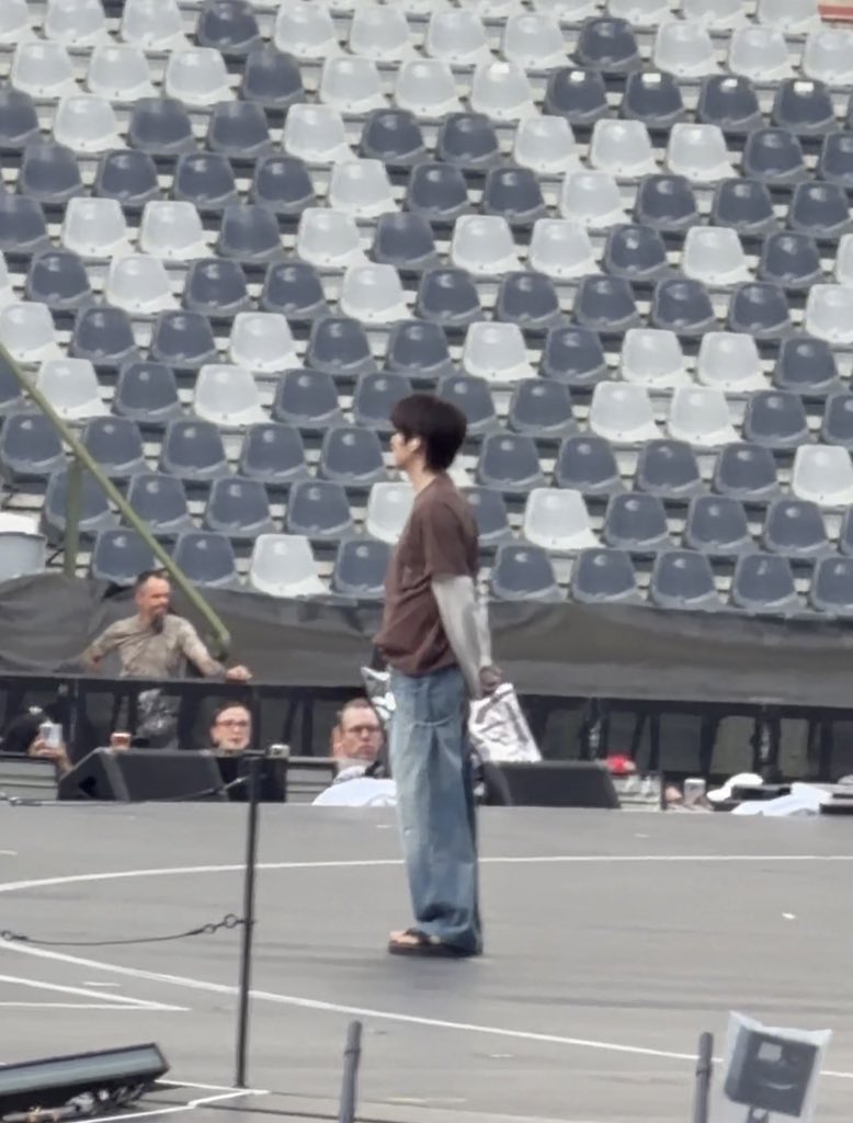 Sugashii13's tweet photo. Yoongi: "Keşke şu an Türkiye de konser verseydim" diye düşünüyor https://t.co/oKoaJqveOy