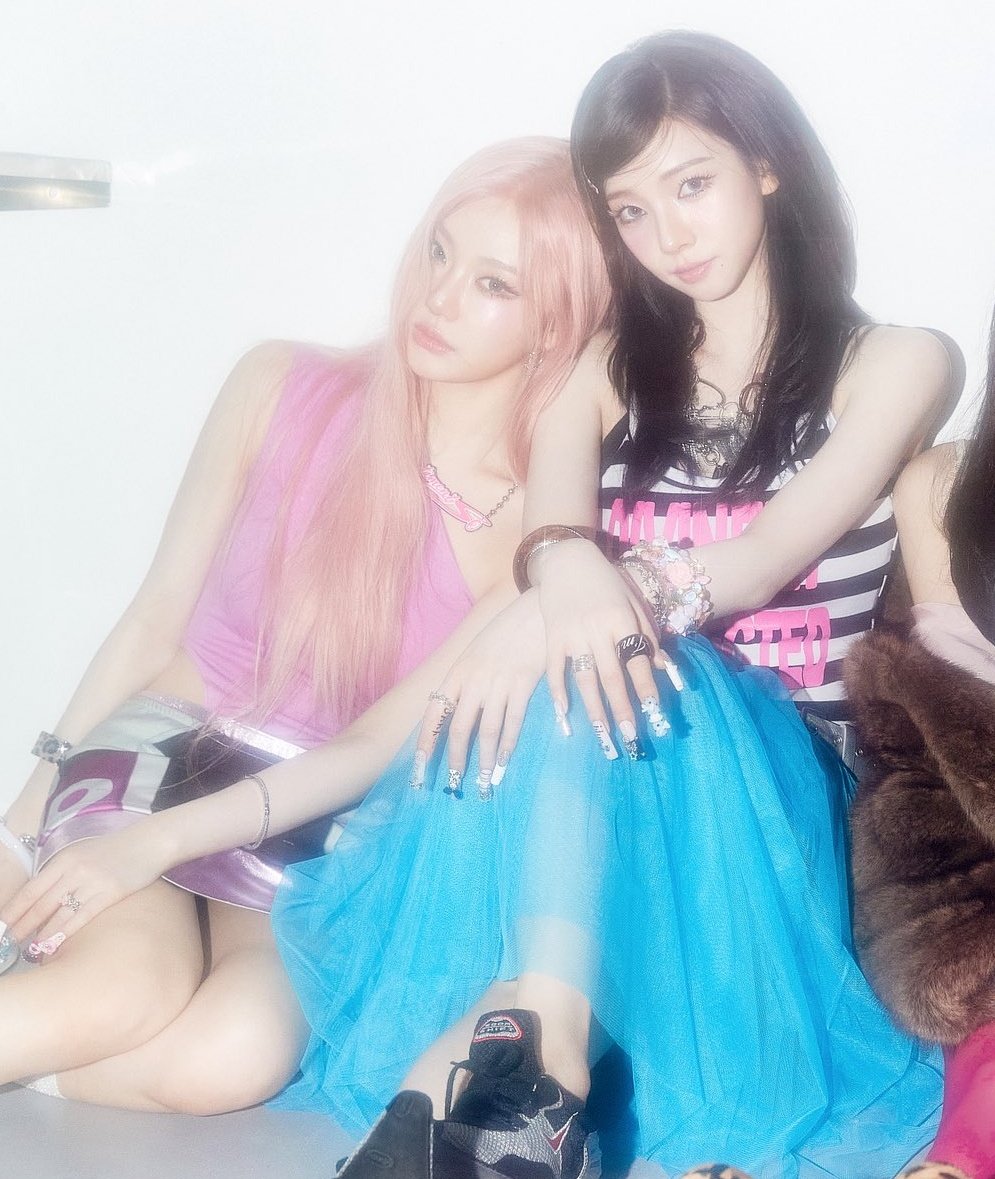 ningx2pics's tweet photo. NINGNING &amp; KARINA https://t.co/iq0HLMkg9w