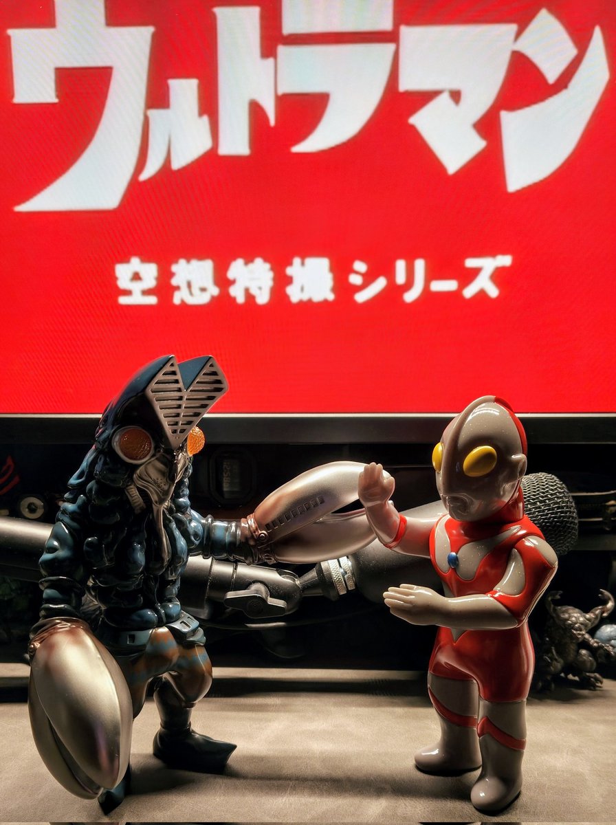 64meganeOO's tweet photo. 侵略者を撃て
#ソフビ
#momocostudio
#ニャスラ https://t.co/5FYKyT4cZf