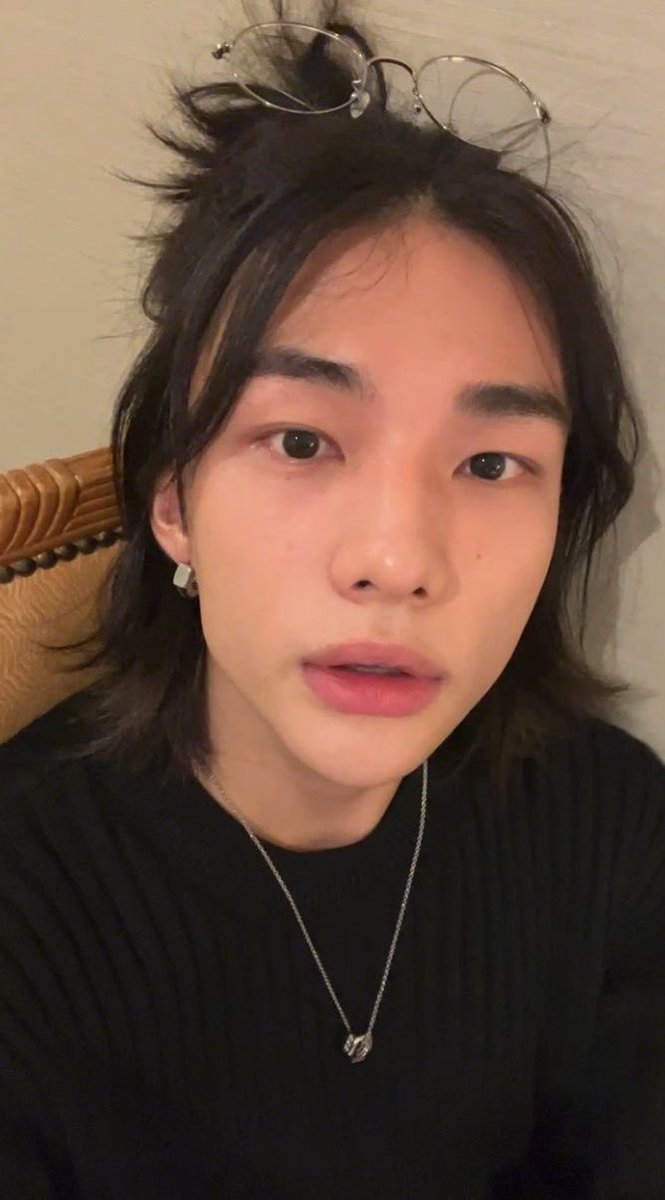 lvuhj's tweet photo. @fcfifaking22 mind you he goes live with no makeup on all the time😂😂 https://t.co/7bu1lDUIad