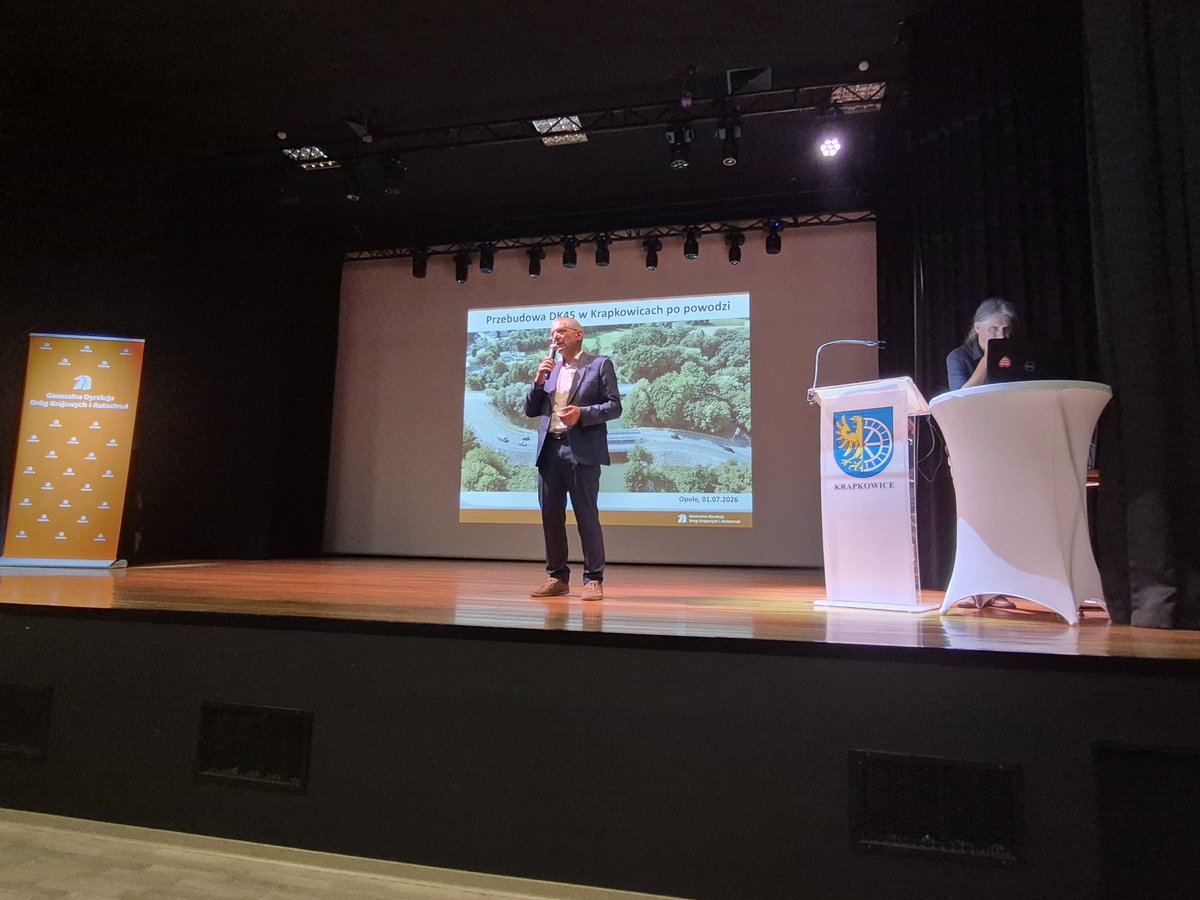 GDDKiA_Opole's tweet photo. Rozpoczęliśmy spotkanie informacyjne związane z rozbudową po powodzi #DK45 w Krapkowicach. Dzisiaj przedstawiamy rozwiązania projektowe dla planowanej inwestycji oraz sposób skomunikowania poszczególnych działek do #DK45. @GDDKiA @MI_GOV_PL https://t.co/5gLGKAnJBn