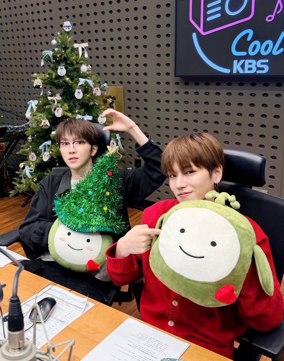 ABNDLOVE_'s tweet photo. 두부 우정 콩물보다 진하다🤍🤍 https://t.co/4qXnr6mWj9
