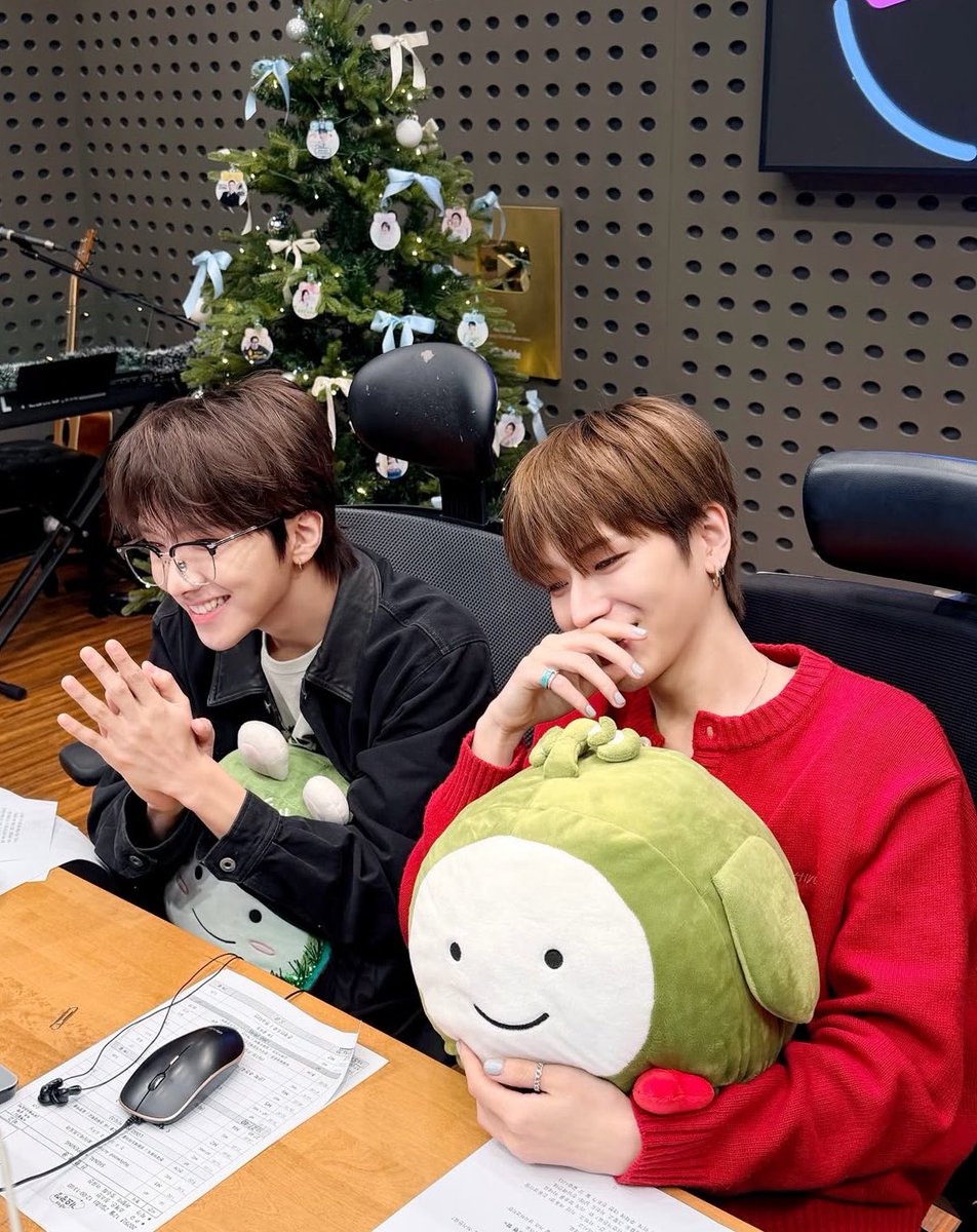 ABNDLOVE_'s tweet photo. 두부 우정 콩물보다 진하다🤍🤍 https://t.co/4qXnr6mWj9