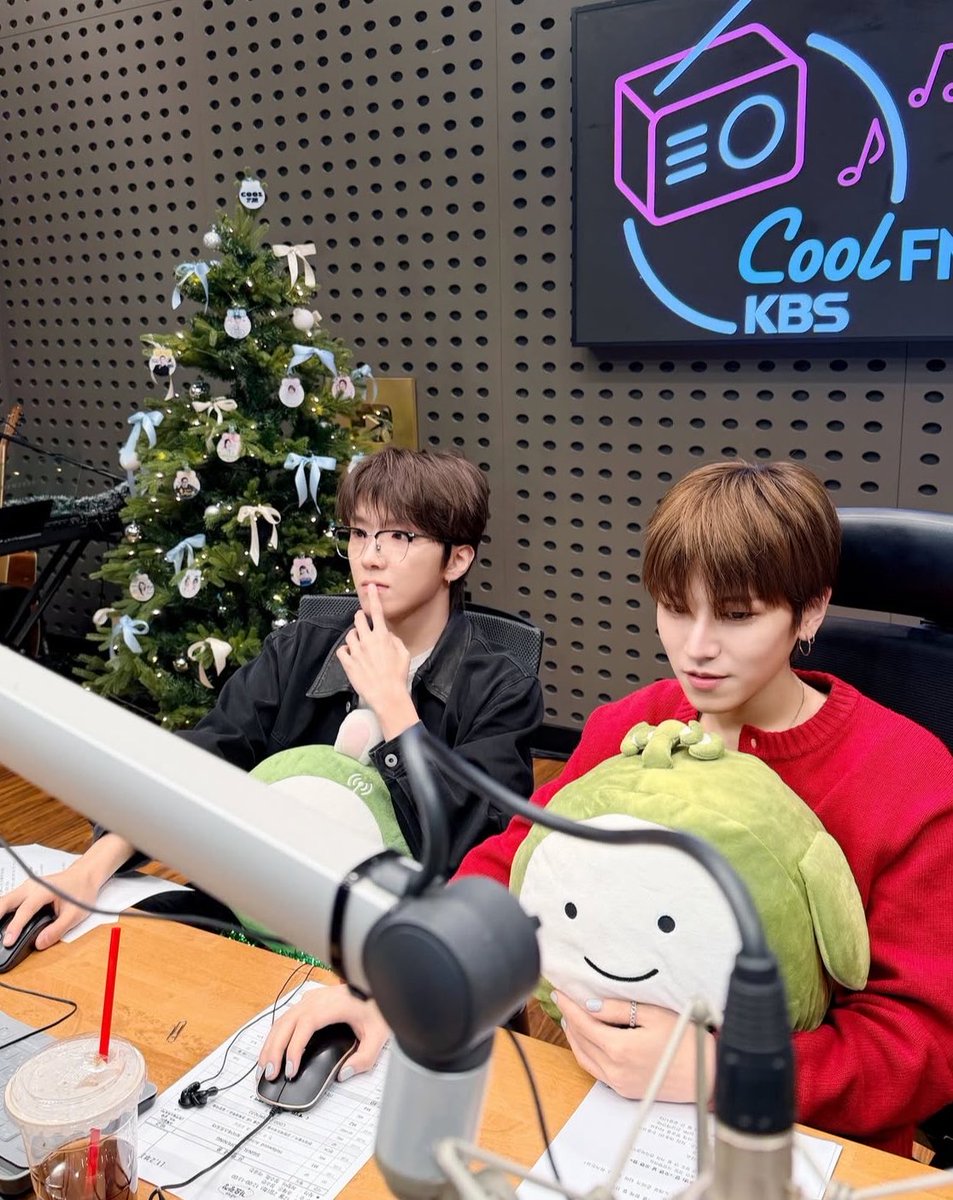 ABNDLOVE_'s tweet photo. 두부 우정 콩물보다 진하다🤍🤍 https://t.co/4qXnr6mWj9