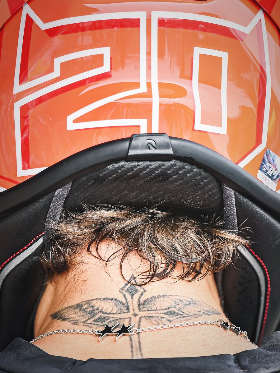 qvartararo's tweet photo. he has horns https://t.co/Itp6sntjwf