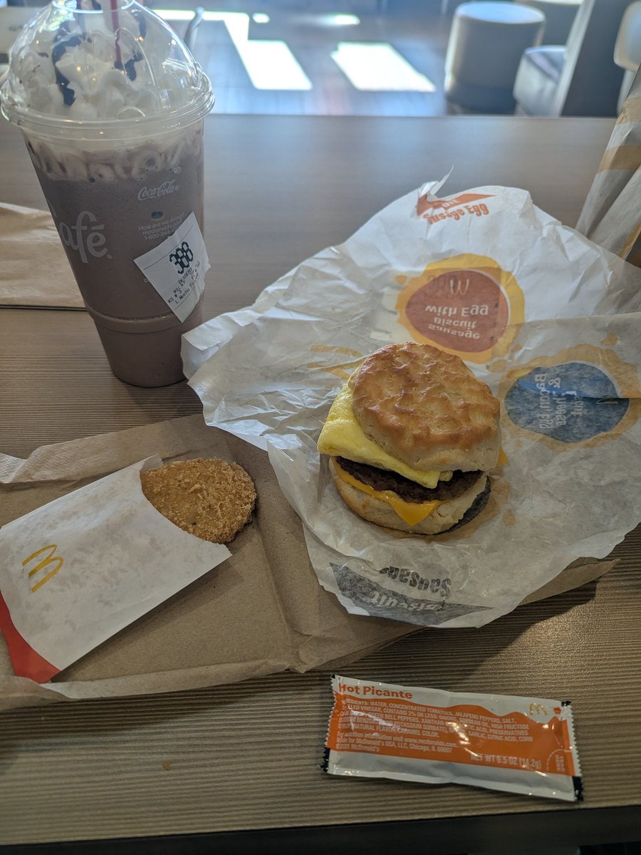 Nevaeh_Lock's tweet photo. Cuckolds this is your chance to be useful! You can reimburse breakfast and coffee with my man https://t.co/lvVFqeUwuh
