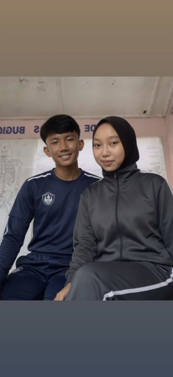 melayupaduu_'s tweet photo. Budak skola kt bi0 vid #budakskola #awektudung #tudung https://t.co/3thCF4LorP