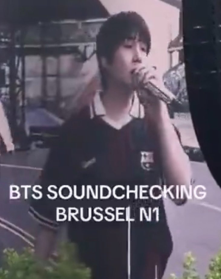 CYPHERS_DDAENG3's tweet photo. [ Brussels Soundcheck Day 1 ] 

“ Wow Yoongi wearing Barcelona 125th Anniversary Jersey 2025-26 “

#SUGA #SUGAOOTD #BTS_WORLDTOUR_ARIRANG_BRUSSELS https://t.co/I5TPj7Ie8q