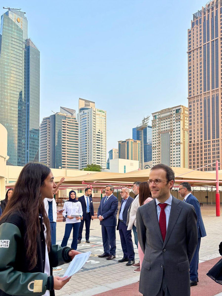 ArnaudPescheux's tweet photo. La famille de l’enseignement français au Qatar s’agrandit !
Bienvenue à l’École libanaise, dont la filière sur programmes français vient d’être homologuée de la maternelle à la 6ème. 
Merci de contribuer à la vitalité et à l’attractivité de notre modèle éducatif au Qatar !
🇫🇷🇱🇧🇶🇦 https://t.co/LyVV2gEFJf