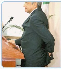 mrdanroldan's tweet photo. @peke_tp No, ese no puede ser el vejete de AMLO, 1ero, su traje está bien acomodado, está bien fajado y no se ve como mamarracho, 2do no se anda tocando el sisirisco y 3ero no trae a su monsi pegado… https://t.co/qHUYTF1NGD