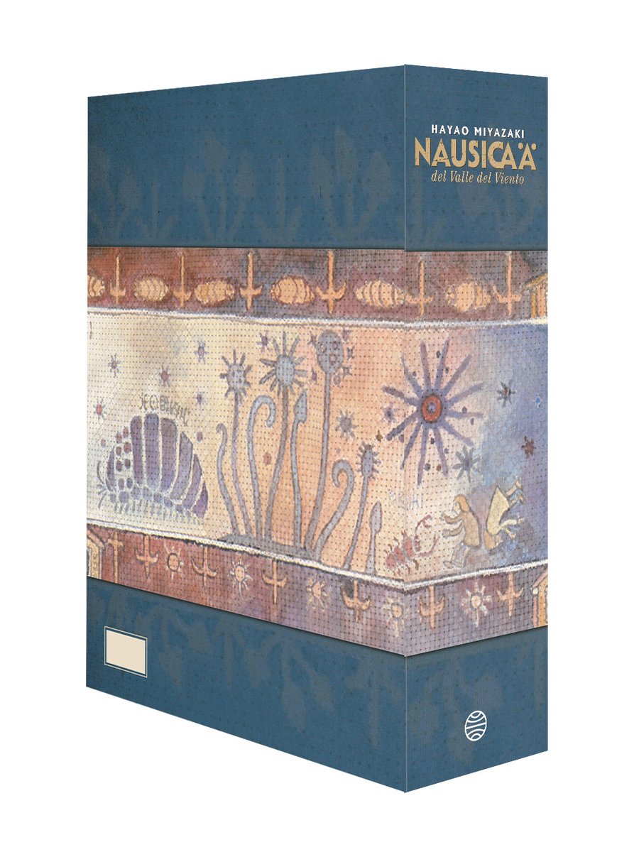 PlanetadComic's tweet photo. En octubre llegará librerías una nueva edición de Nausicaä, ¡la obra maestra del icónico Hayao Miyazaki!

Una edición coleccionista gran formato en estuche que recrea, por primera vez, el diseño original de la edición coleccionista japonesa.

Escrito e ilustrado por el propio Miyazaki, este #manga nos sumerge en el fascinante mundo de Nausicaä, princesa del Valle del Viento, un diminuto reino de apenas 500 habitantes. Gracias a las brisas marinas, el valle se mantiene protegido de la amenaza de la selva corrupta que ocupa el planeta.

¡Disponible en castellano y català!

Cubierta provisional.

#seinen