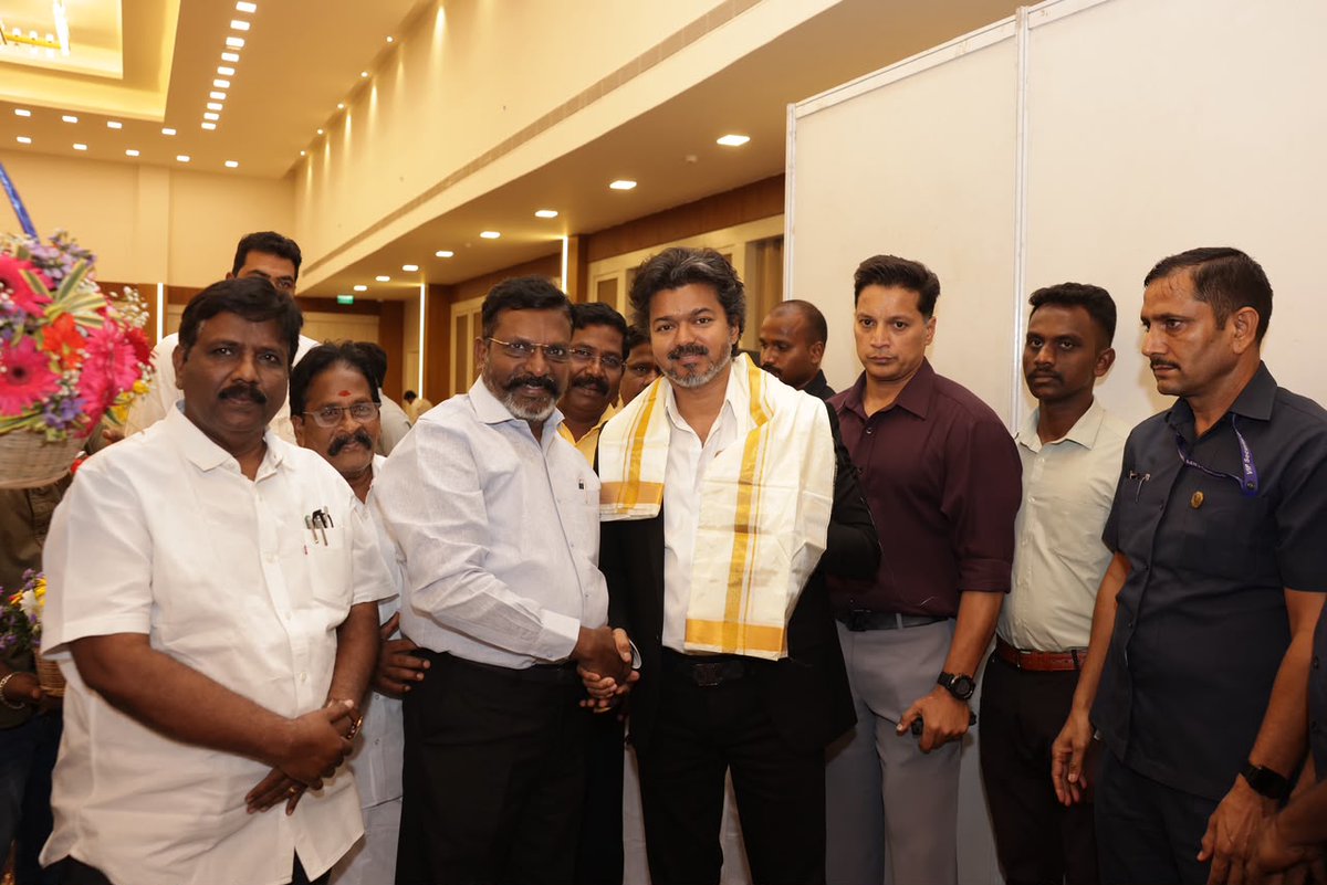 TVKPartyHQ's tweet photo. தமிழக மக்கள் அனைவரும் போற்றுகின்ற, நேர்மையான, ஊழலற்ற, மனசாட்சியுள்ள மக்களாட்சியை மக்கள் விரும்பும் வகையில் வெற்றிகரமாக வழங்கி வரும் தமிழக வெற்றிக் கழகத்தின் வெற்றித் தலைவர்,  மாண்புமிகு முதலமைச்சர் அவர்கள் தலைமையில் தோழமைக் கட்சிகளின் தலைவர்கள் பங்கேற்ற கலந்துரையாடல் கூட்டம், கோவளத்தில் இன்று நடைபெற்றது. இதில் தோழமைக் கட்சிகளின் மாநில நிர்வாகிகள், அமைச்சர்கள், நாடாளுமன்ற, சட்டமன்ற உறுப்பினர்கள் கலந்துகொண்டு சிறப்பித்தனர்.

(1/4)