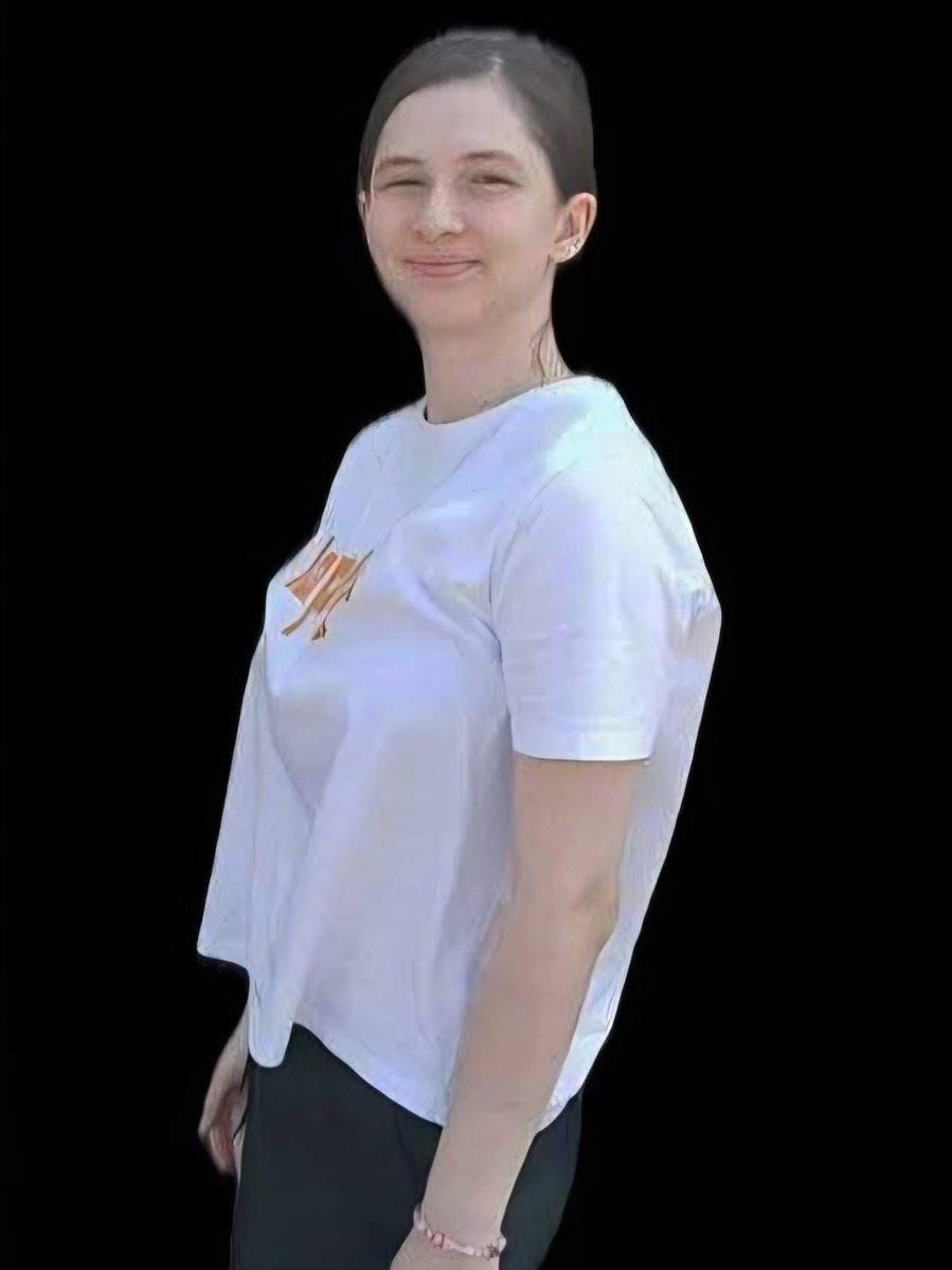 NAFOvoyager's tweet photo. This was 18-year-old Svitlana.

Today, russia murdered her in an FPV drone strike on a passenger minibus in Kherson.

💔 She was only 18.

We don’t hate russia enough. https://t.co/hRKEAxbPkA