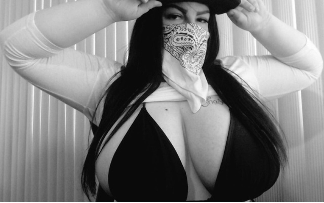 deenikkicen's tweet photo. #hatmomma #bandanabitchh #tittdassss #blknwhite #plussize https://t.co/9iauxtov2g