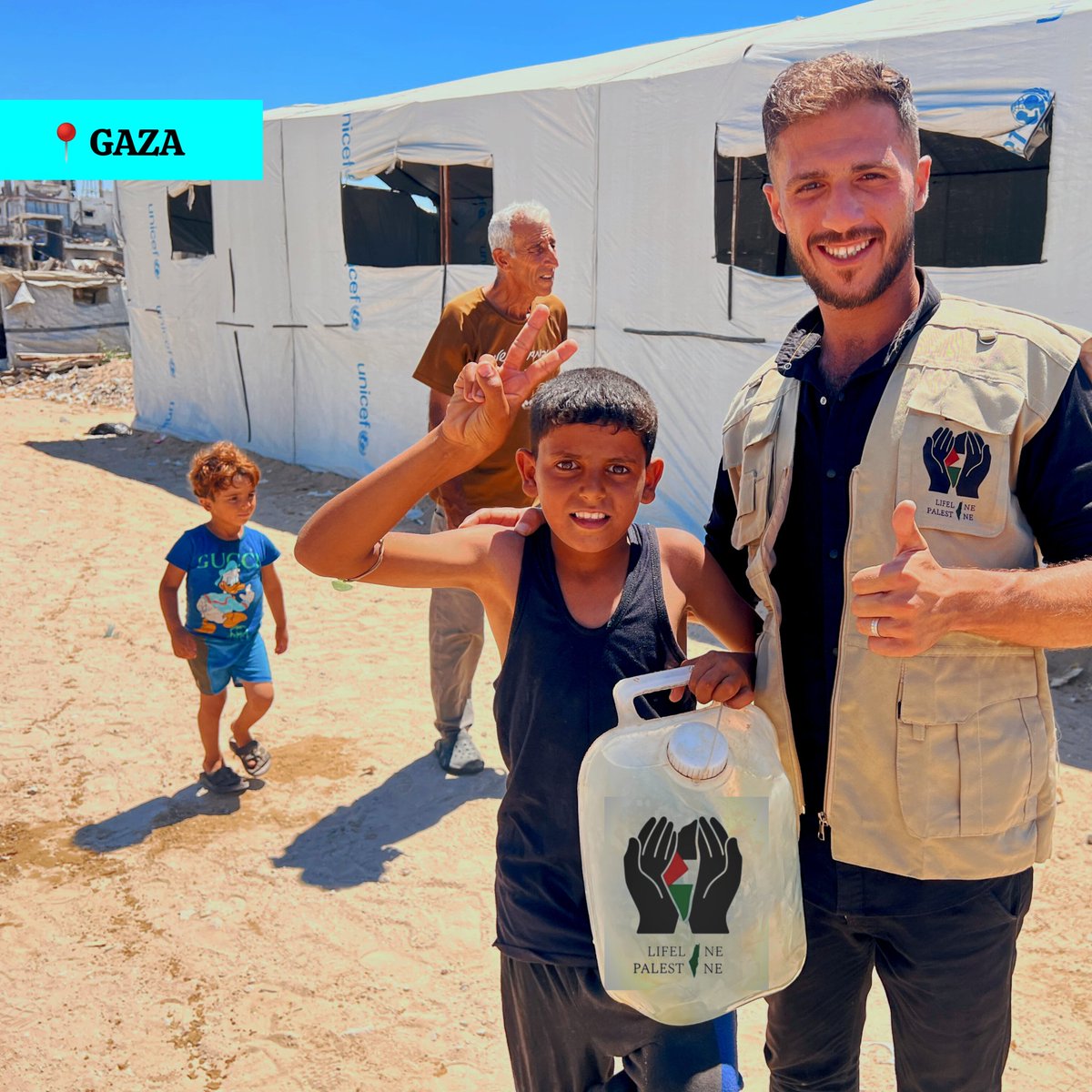 wesamhammad18's tweet photo. Some scenes from our work yesterday distributing a tanker of clean drinking water to displaced families in northern Gaza.
#gaza #usa #Palestinians https://t.co/DZQKLne3VO