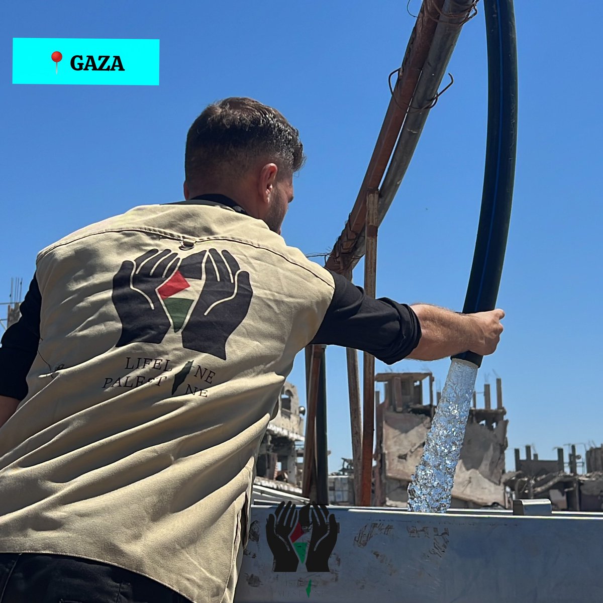 wesamhammad18's tweet photo. Some scenes from our work yesterday distributing a tanker of clean drinking water to displaced families in northern Gaza.
#gaza #usa #Palestinians https://t.co/DZQKLne3VO