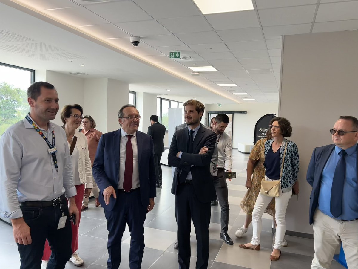 pierre_bedier's tweet photo. Dans le canton de Rambouillet, aux côtés des conseillers départementaux Clarisse Demont et Geoffroy Bax de Keating. Visite de la plus grande plateforme logistique de @lidlfrance installée à Ablis. #LeDépartementEtVous https://t.co/OkQUuQEzYb