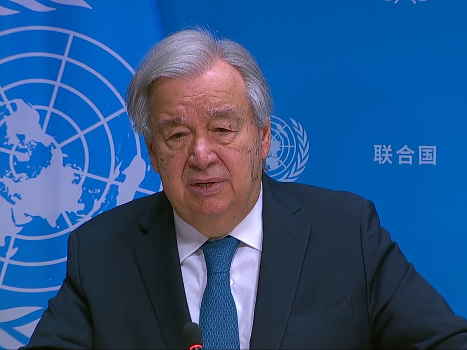 UN_News_Centre's tweet photo. "The more AI advances without shared rules, the less say governments and people will have in the outcome.

My message to governments is simple: Do not wait." - 
@antonioguterres says at press conference with Independent Scientific Panel on AI https://t.co/V4co1BIC5h