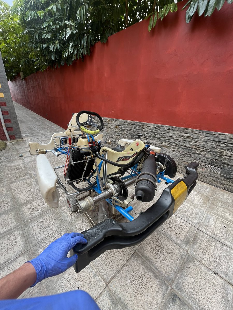 369_drstrange's tweet photo. Siempre me ha gustado mas lo que no tiene que lo que si. 
- ❌ freno ABS
- ❌ dirección asistida
- ❌ control tracción
- ❌ cinturon de seguridad https://t.co/iW0htMVYcg